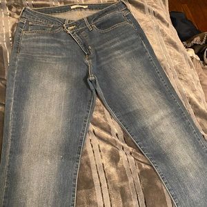 Blue Levi’s 712 Slim